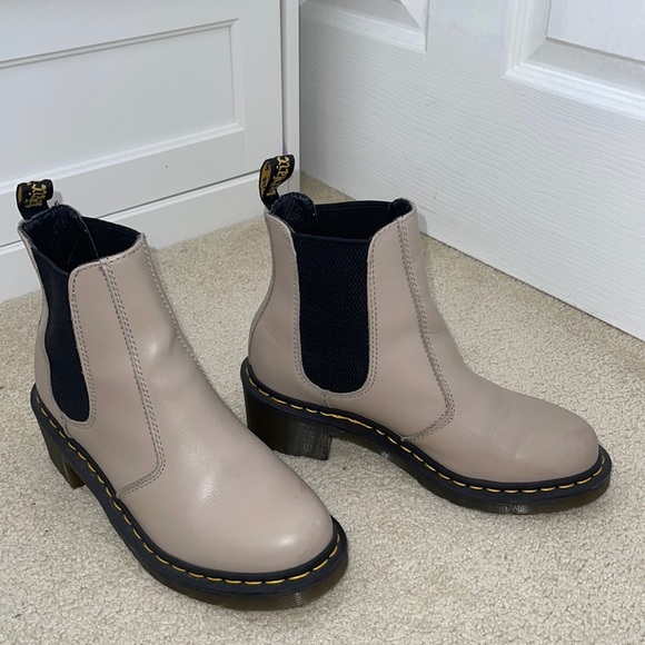 Dr. Martens Shoes - Dr. Martens Women's 2976 Virginia Leather Chelsea Boots
Barely worn